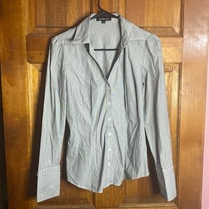 Express Design Studios Light Gray Long Sleeve V Neck Button Up. Size S